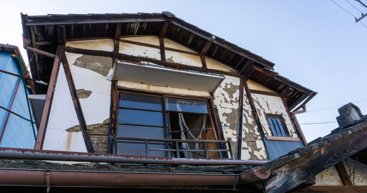 空き家がなぜ「普通の火災保険」に入れないのか、その仕組みを解説