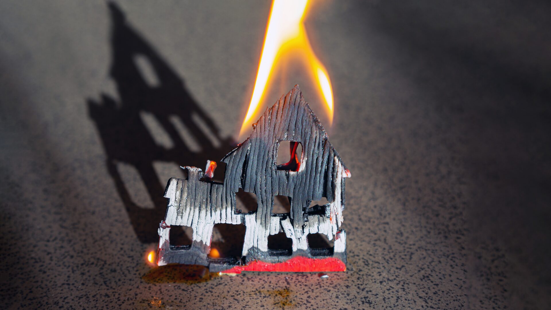 家が燃えるイメージ